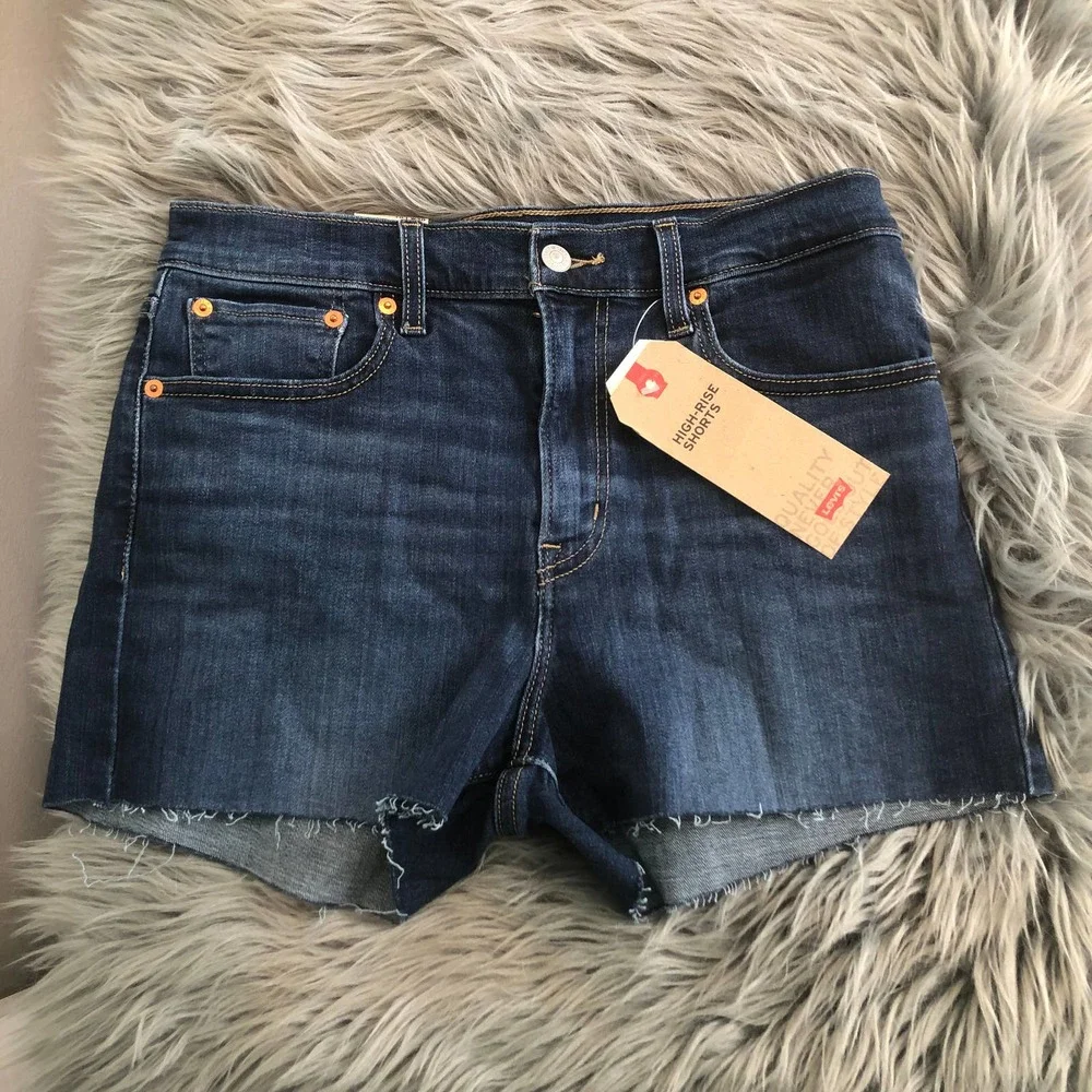new nwt levi's high rise dark wash shorts size 30 - Picture 1 of 5